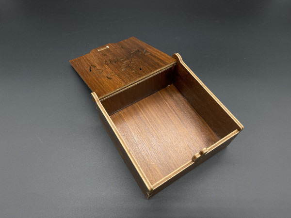 Скринька для прикрас і грошей з різьбленням листя квадратна з фанери Колір Яблуня 11х11х5см