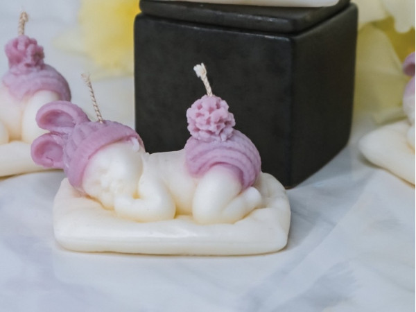 Свеча mini BABY из натурального соевого воска. Цвет Розовый.  7,5х5х4см, вес 67 грам.