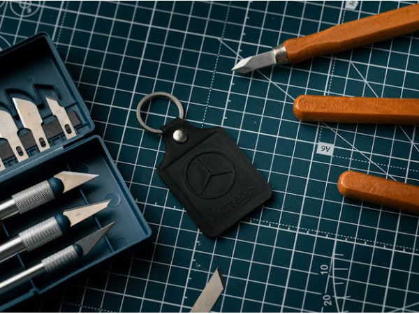 Брелок шкіряний. Mercedes. 43x65мм. Колір Чорний.