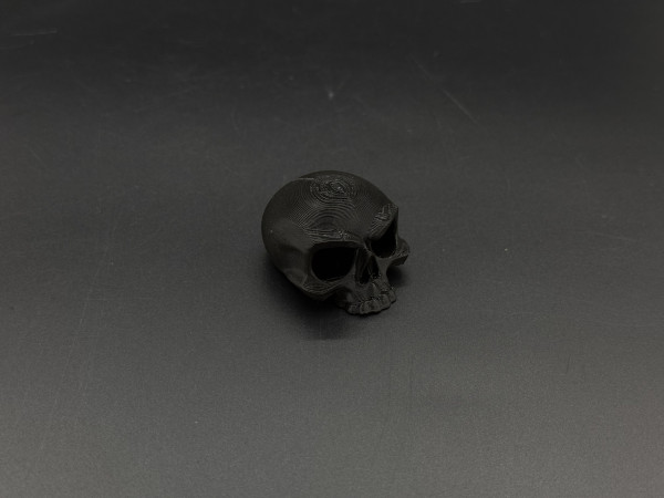 Брелок-підвіска для ключів сумки рюкзака 3D Череп чорний. 40х32х23мм