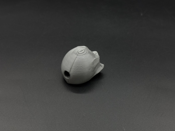 Брелок-підвіска для ключів сумки рюкзака 3D Череп сірий. 40х32х23мм