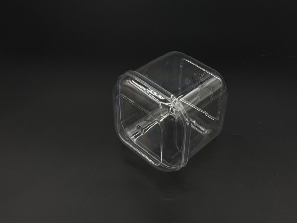 Десертниця з кришкою прозорий. (7,5х7,5х7,5см)
