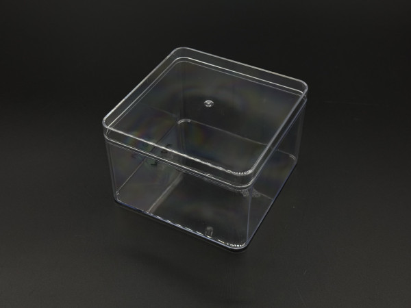 Десертниця з кришкою прозорий. (9х9х6,5см)