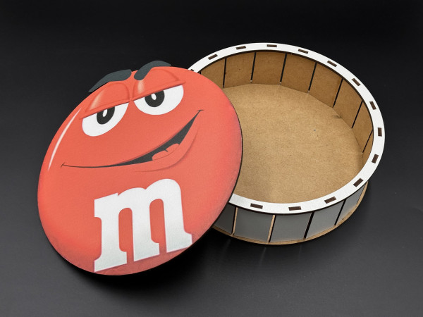Подарочная шкатулка. M&M’s. Красный цвет 20х6см.
