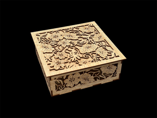 Шкатулка из фанеры. 16,5х16,5х6см