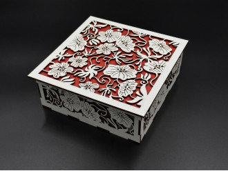 Шкатулка из фанеры. Цвет бело-красний. 16,5х16,5х6см