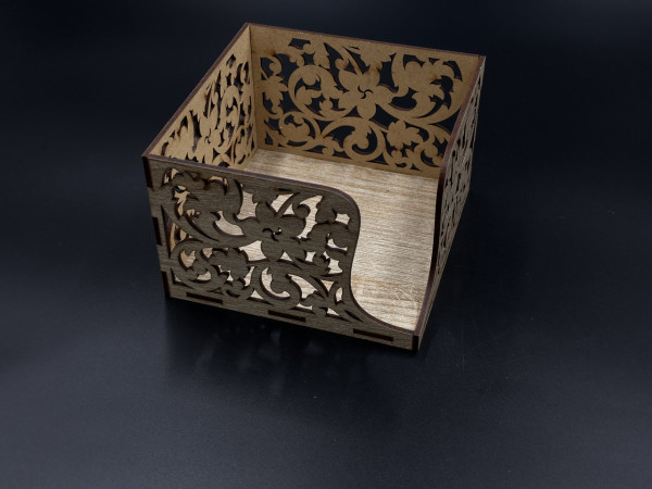 Серветниця.  13,5х13,5х9см