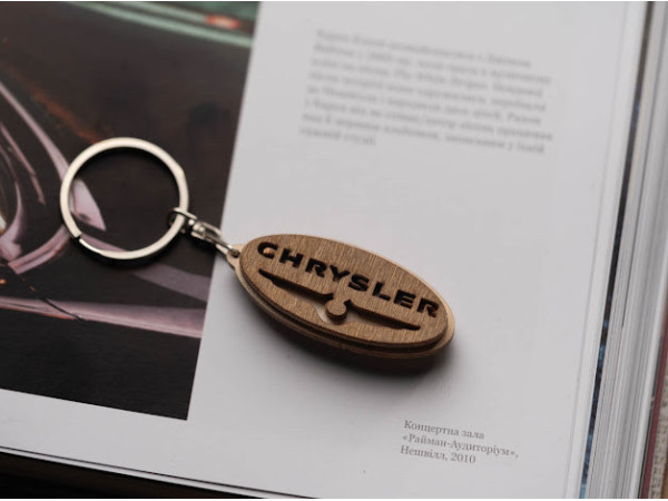Брелок дерев'яний Chrysler. 5.5 см