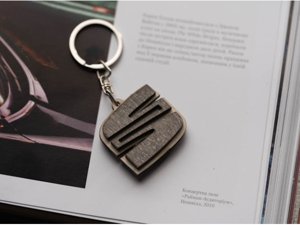 Брелок дерев'яний Seat. 4см