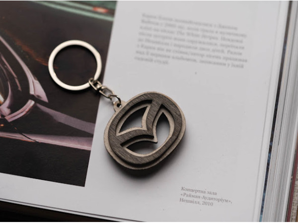 Брелок дерев'яний Mazda. 4см