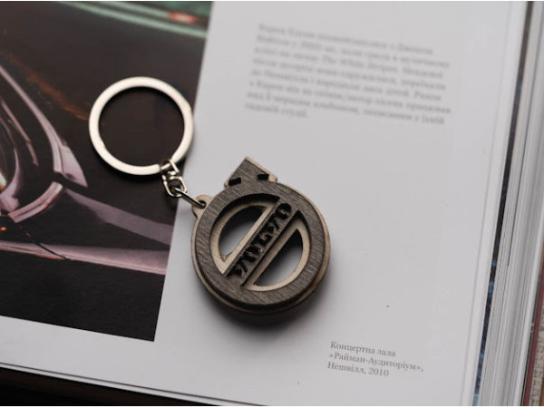 Брелок дерев'яний Volvo. 4см
