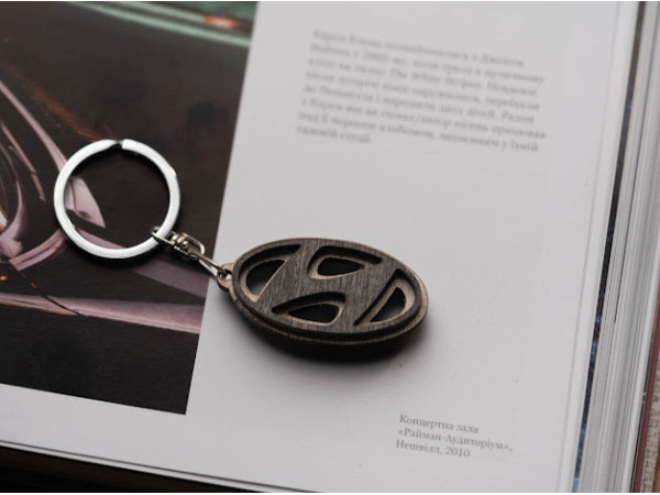 Брелок дерев'яний Hyundai. 5см