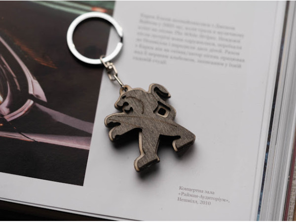 Брелок дерев'яний Peugeot. 4.5 см