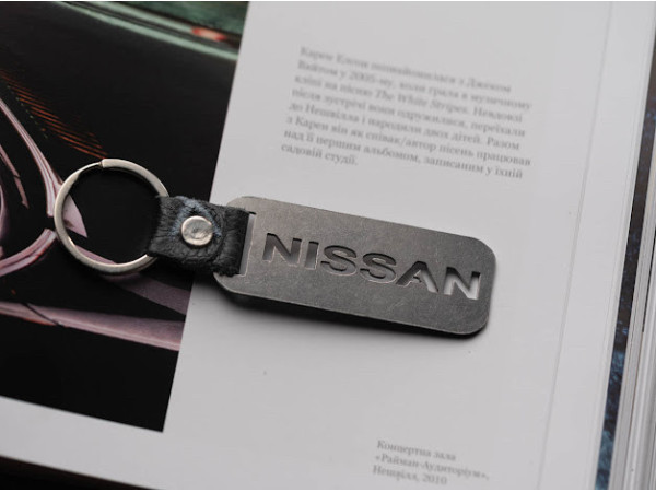 Брелок металевий. Nissan. 10х2,5см
