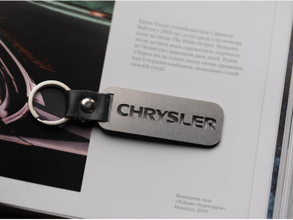 Брелок металевий. Chrysler. 10х2,5см