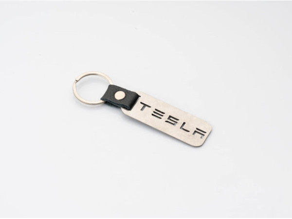 Брелок металлический. Tesla. 10х2,5см