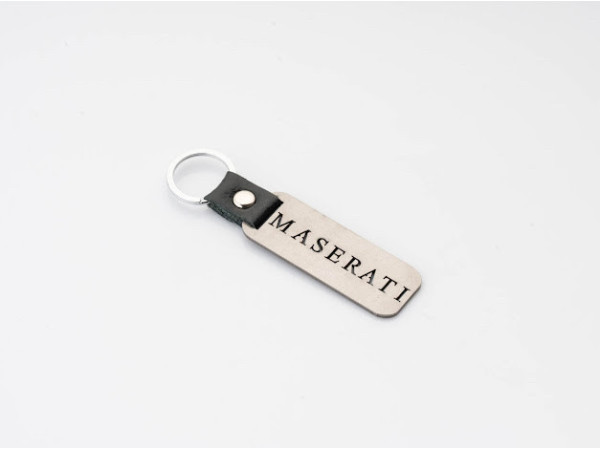 Брелок металевий. Maserati. 10х2,5см