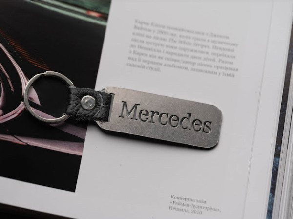 Брелок металевий. Mercedes 10х2,5см
