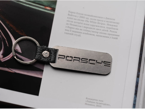 Брелок металевий. PORSCHE. 10х2,5см