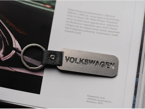 Брелок металевий. VOLKSWAGEN. 10х2,5см