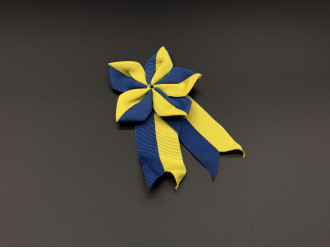 Патріотична брошка ручної роботи у синьо жовтих кольорах 12х7см.
