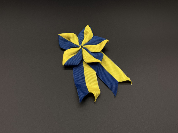Патріотична брошка ручної роботи у синьо жовтих кольорах 12х7см.
