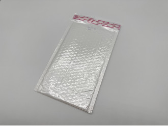 Конверт  Почтовый 15×22+4 .  Бандерольный с воздушной прослойкой  и отрывной лентой. Цвет белий